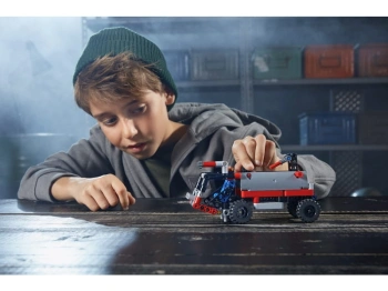 LEGO Technic 42084  Hakowiec