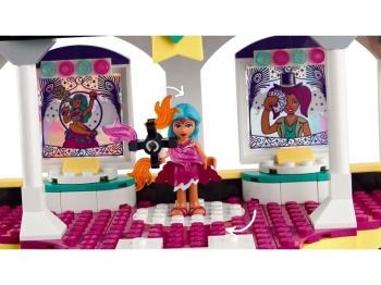 LEGO Friends 41685 Magiczne wesołe miasteczko z kolejką górską