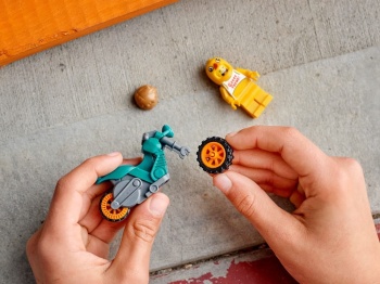 LEGO City 60310 Motocykl kaskaderski z kurczakiem