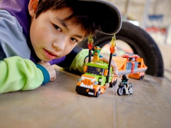 LEGO City 60294 Ciężarówka kaskaderska