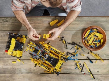 LEGO Technic 42131 Buldożer Cat D11T