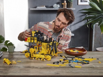 LEGO Technic 42131 Buldożer Cat D11T
