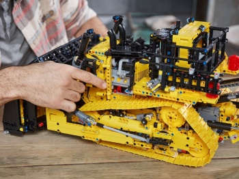LEGO Technic 42131 Buldożer Cat D11T