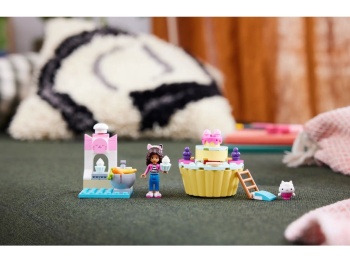 LEGO 10785 Gabby's Dollhouse Pieczenie tortu z Łakotkiem