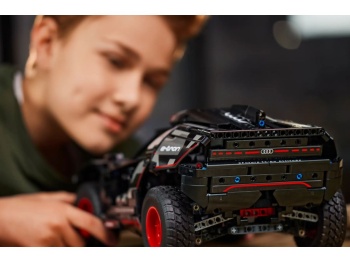 LEGO 42160 Technic Audi RS Q e-tron