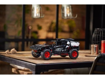 LEGO 42160 Technic Audi RS Q e-tron