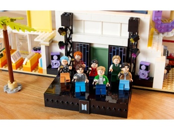 LEGO 21339 Ideas BTS Dynamite