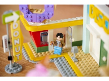 LEGO 21339 Ideas BTS Dynamite