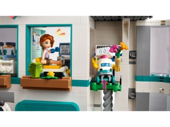 LEGO 42621 Friends Szpital w mieście Heartlake