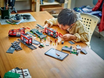 LEGO 60423 City Tramwaj miejski ze stacją