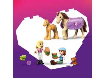 LEGO 42695 Friends Przyczepa z koniem i źrebaczkiem
