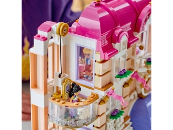 LEGO 42704 Friends Grand Hotel w Mieście Heartlake