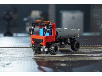 LEGO Technic 42084  Hakowiec