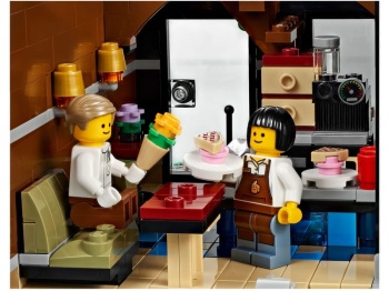  LEGO Creator 10255 Plac Zgromadzeń