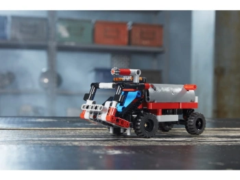 LEGO Technic 42084  Hakowiec