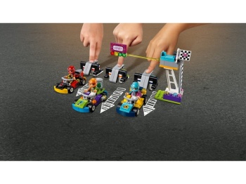 LEGO Friends 41352 Dzień wielkiego wyścigu