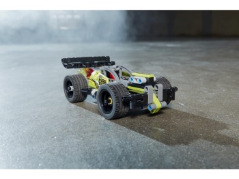LEGO Technic 42072  Żółta wyścigówka